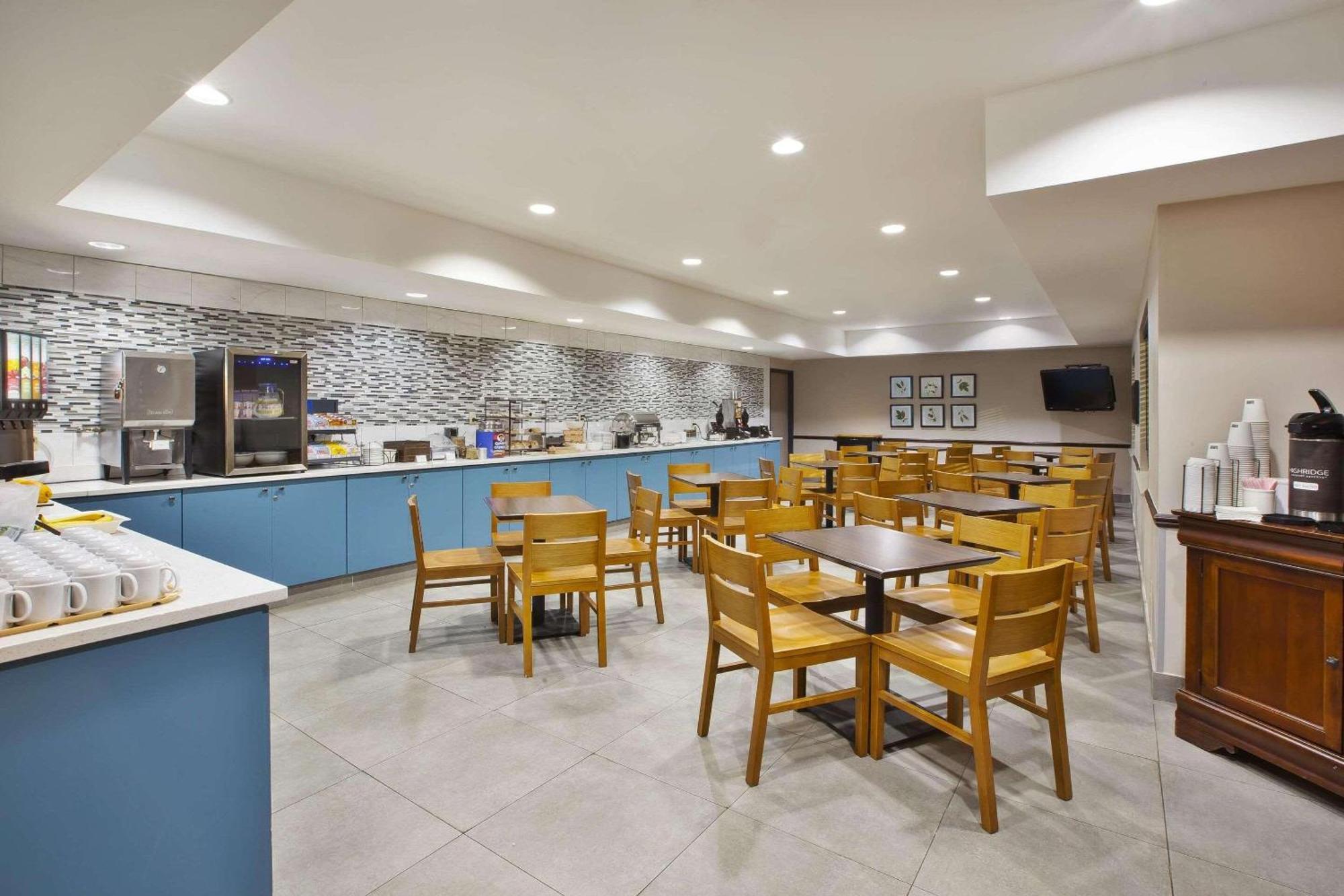 Country Inn & Suites By Radisson, Big Rapids, Mi Eksteriør billede